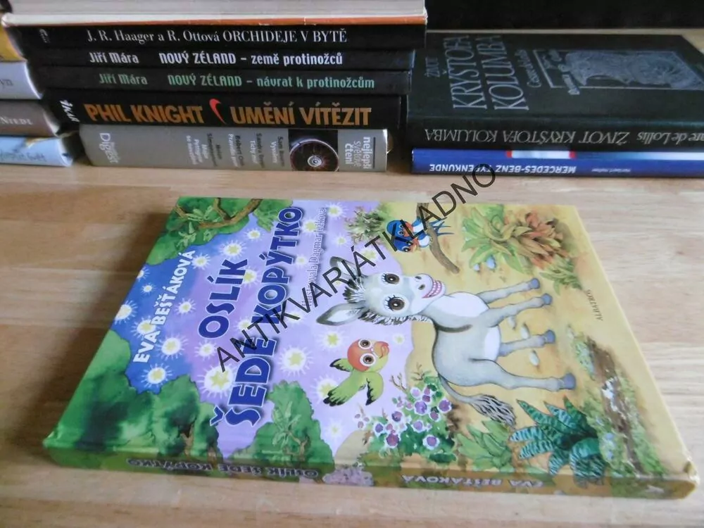OSLÍK ŠEDÉ KOPÝTKO, EVA BĚŠŤÁKOVÁ, DAGMAR JEŽKOVÁ, **an