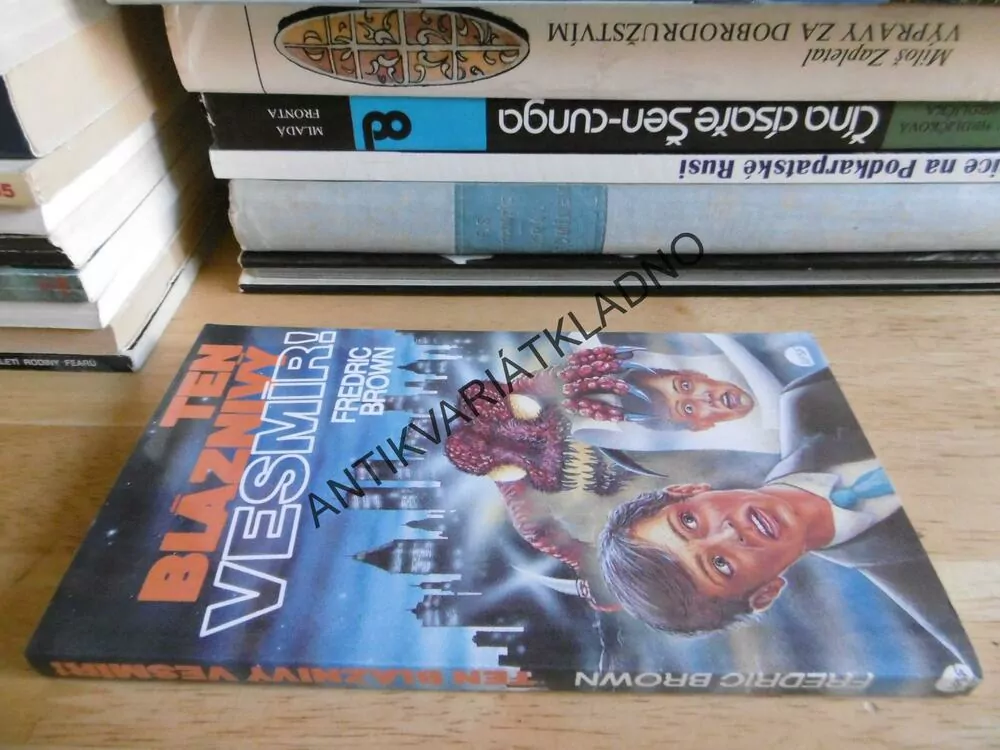 TEN BLÁZNIVÝ VESMÍR!, FREDRIC BROWN, **an