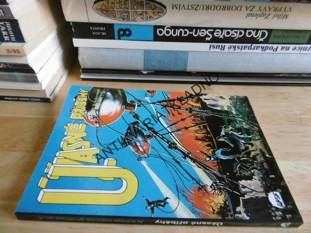ÚŽASNÉ PŘÍBĚHY, FORREST J. ACKERMAN, **an