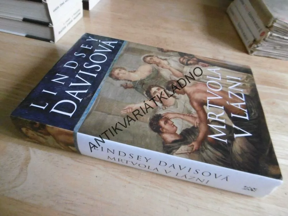 MRTVOLA V LÁZNI, LINDSEY DAVISOVÁ, **an