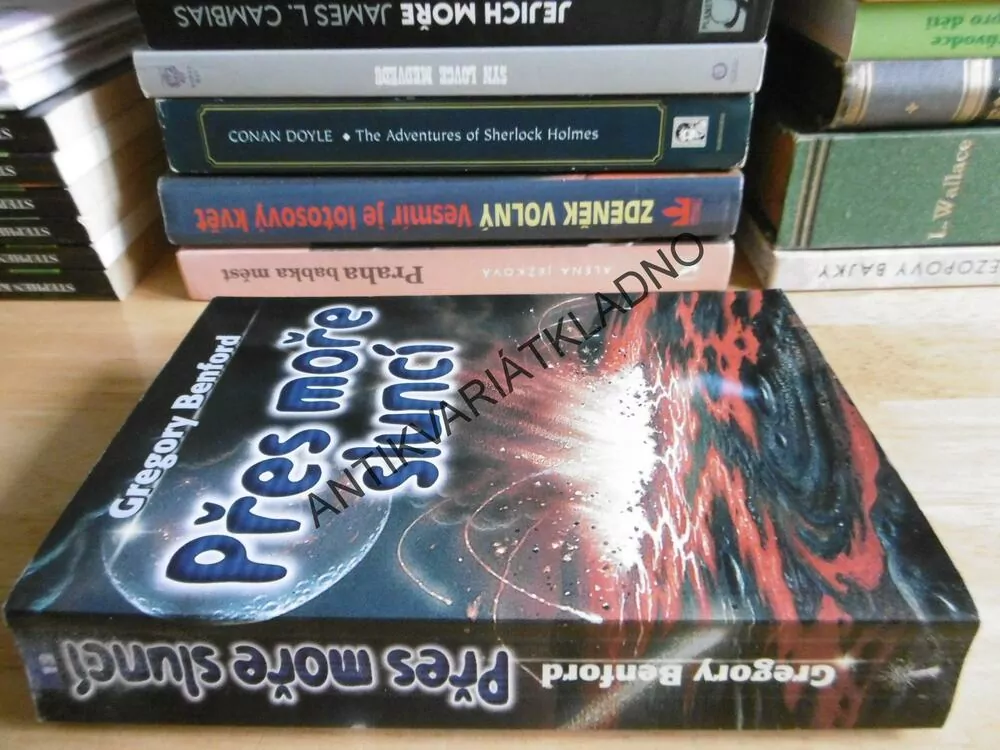 PŘES MOŘE SLUNCÍ, GREGORY BENFORD, **an