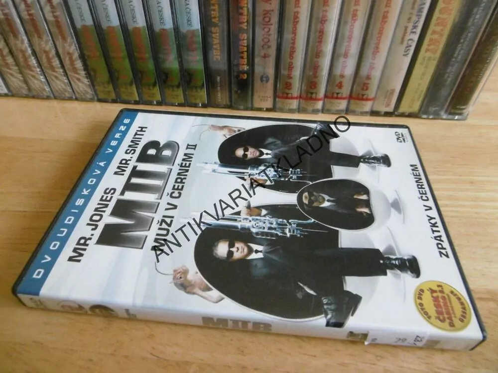 MUŽI V ČERNÉM II, DVD FILM