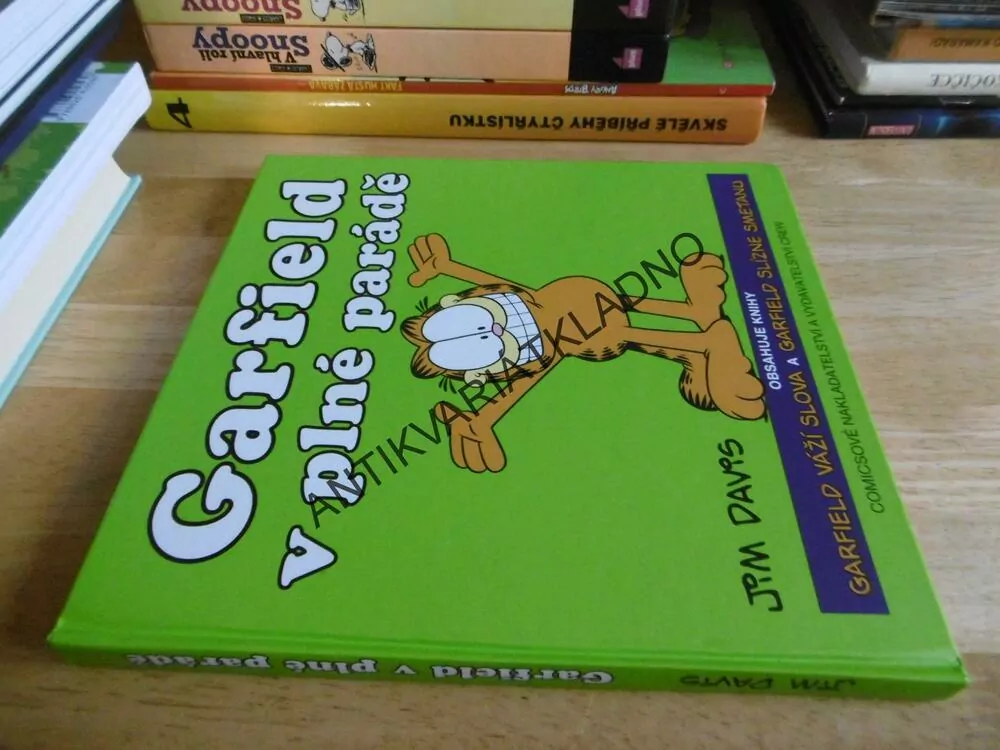 GARFIELD V PLNÉ PARÁDĚ, JIM DAVIS, **an