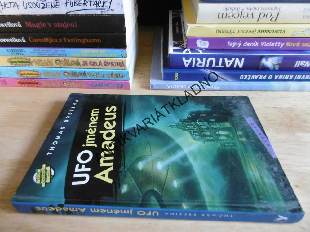 UFO JMÉNEM AMADEUS, THOMAS BREZINA, **an