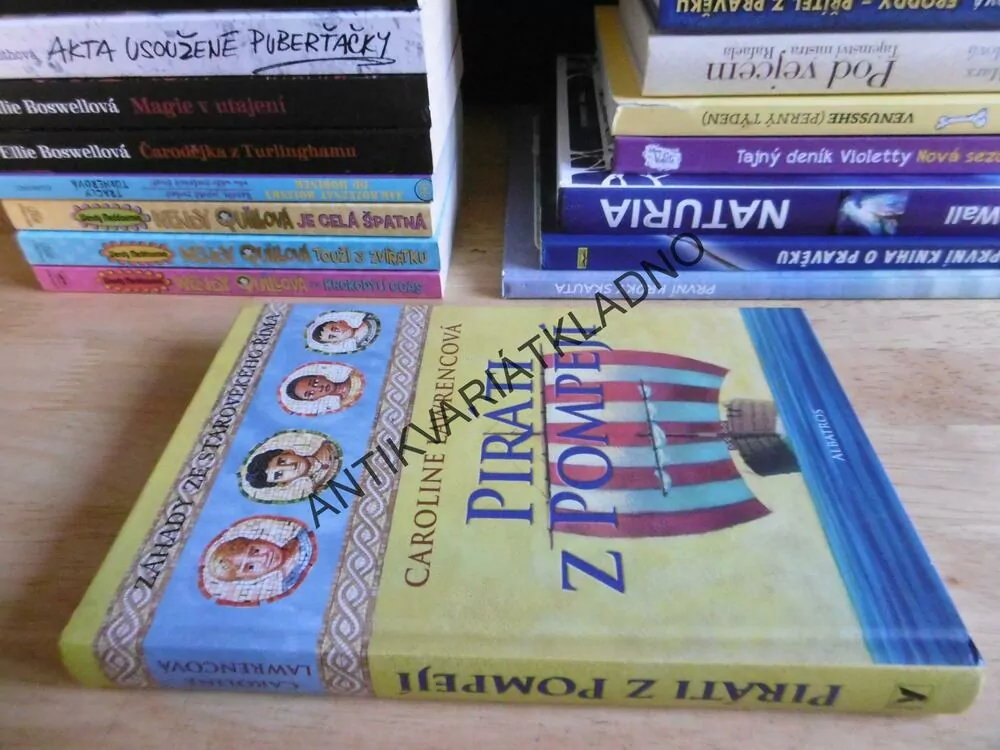 PIRÁTI Z POMPEJÍ, CAROLINE LAWRENCOVÁ, **an