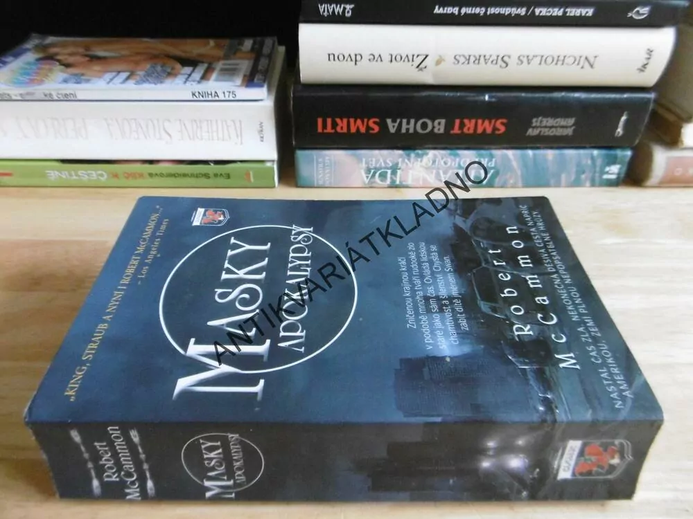 MASKY APOKALYPSY, ROBERT MCCAMMON, **an