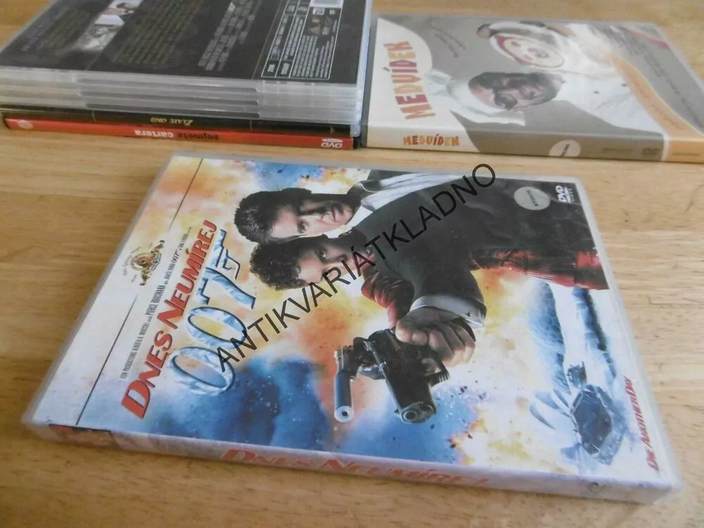 DNES NEUMÍREJ, JAMES BOND 007, DVD FILM
