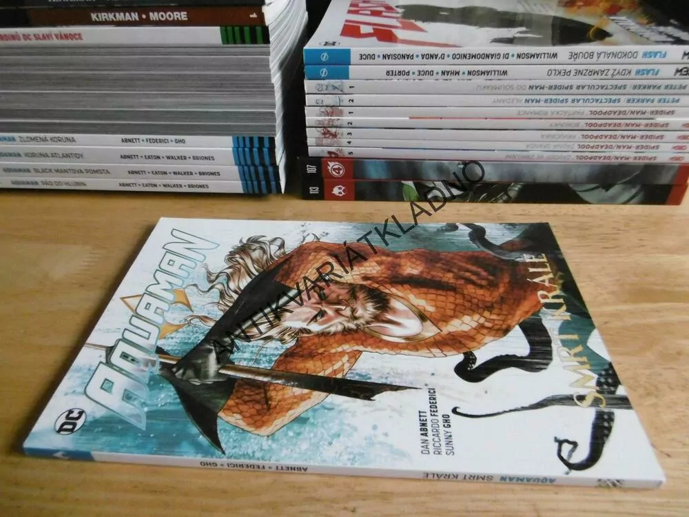 AQUAMAN, SMRT KRÁLE, **an