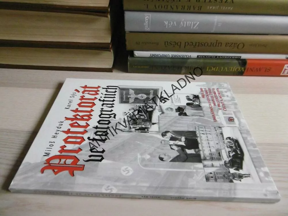 PROTEKTORÁT VE FOTOGRAFIÍCH, MILOŠ HEYDUK, KAREL SÝS, **an