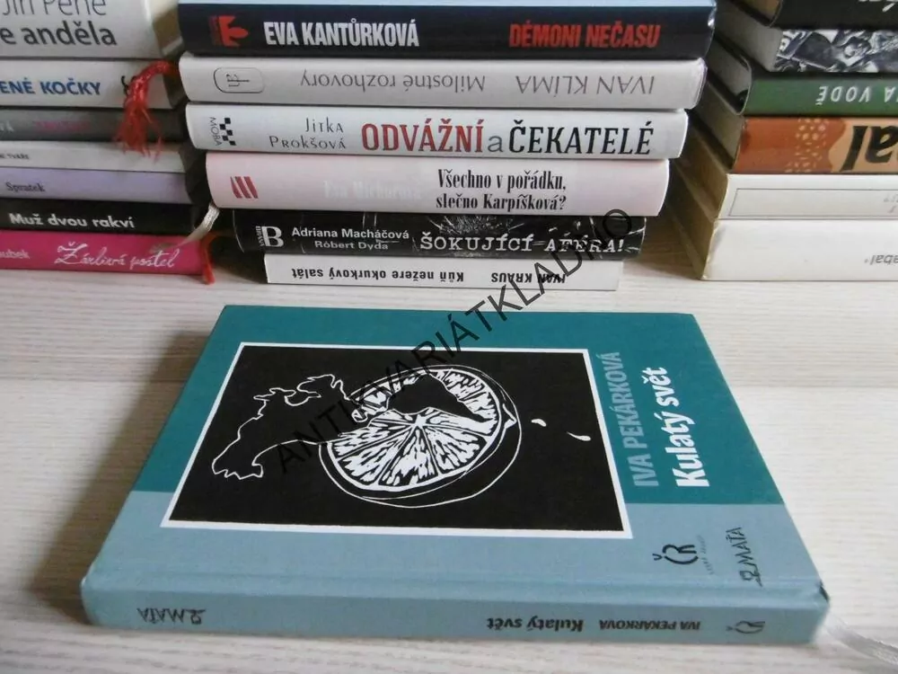 KULATÝ SVĚT, IVA PEKÁRKOVÁ, **an