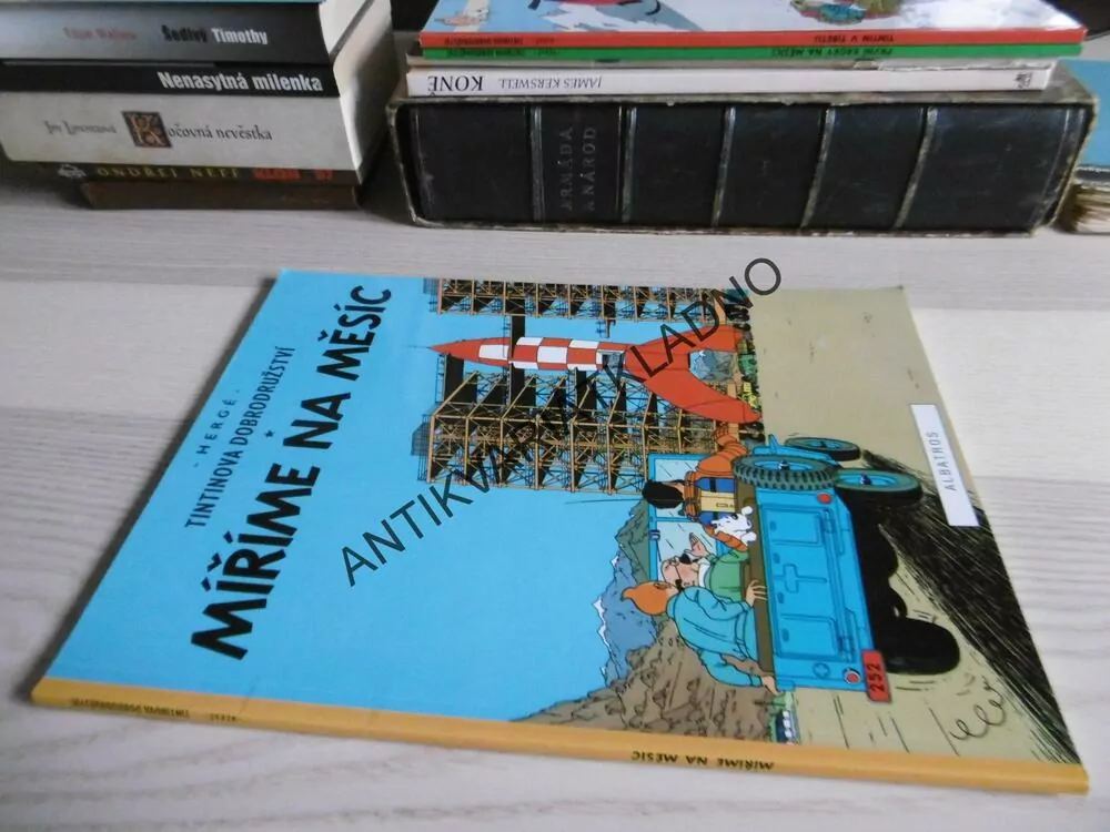 TINTINOVA DOBRODRUŽSTVÍ, MÍŘÍME NA MĚSÍC, HERGÉ, **an