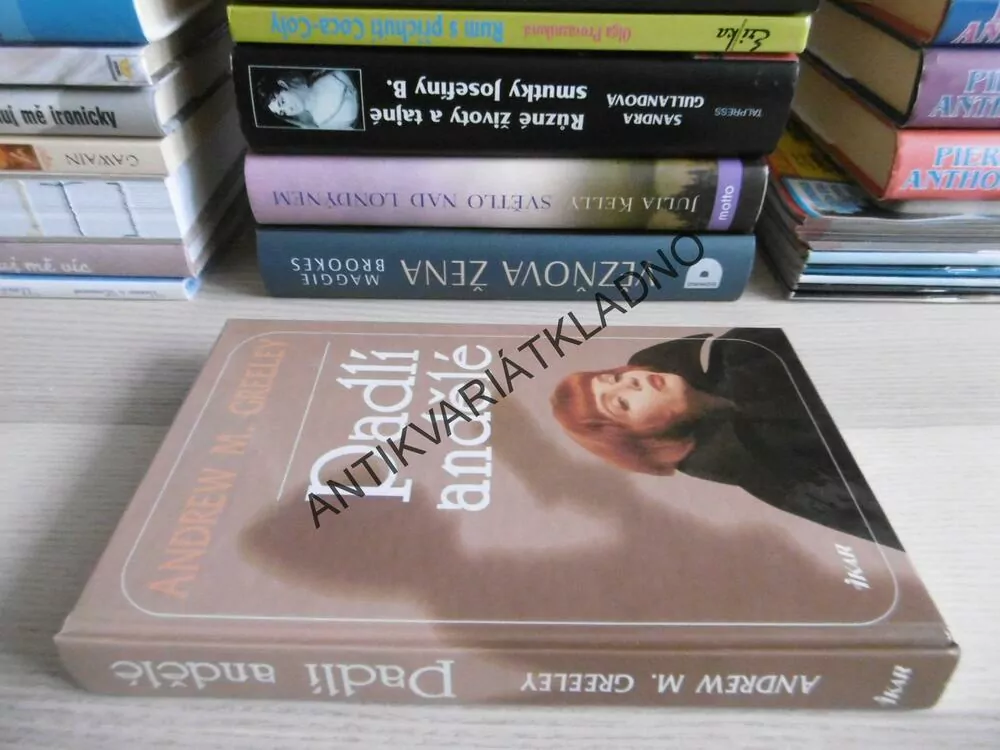 PADLÍ ANDĚLÉ, ANDREW M. GREELEY, **an