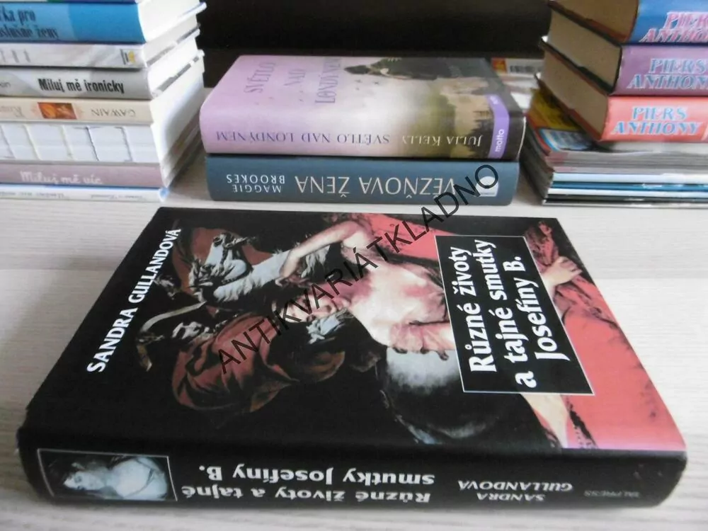 RŮZNÉ ŽIVOTY A TAJNÉ SMUTKY JOSEFÍNY B., SANDRA GULLANDOVÁ, **an