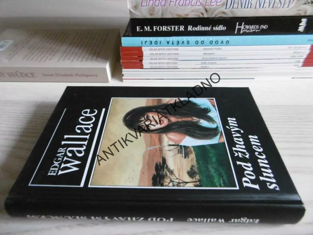 POD ŽHAVÝM SLUNCEM, EDGAR WALLACE, **an