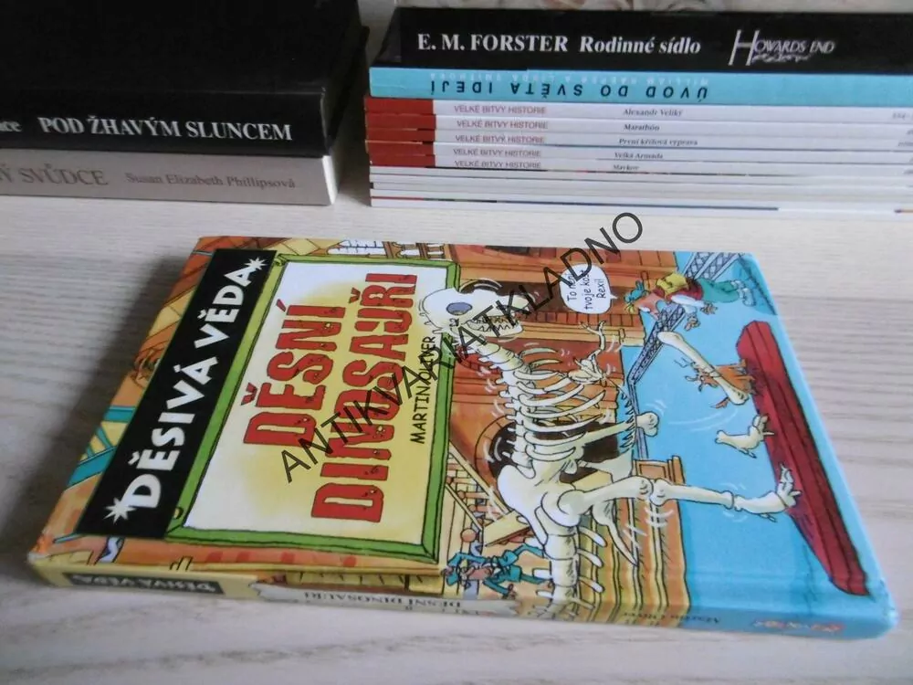 DĚSNÍ DINOSAUŘI, MARTIN OLIVER, **an