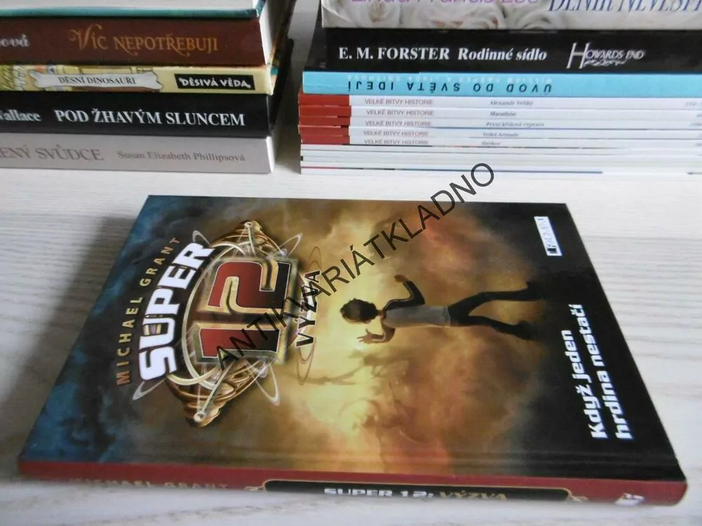 SUPER 12, VÝZVA, MICHAEL GRANT, **an