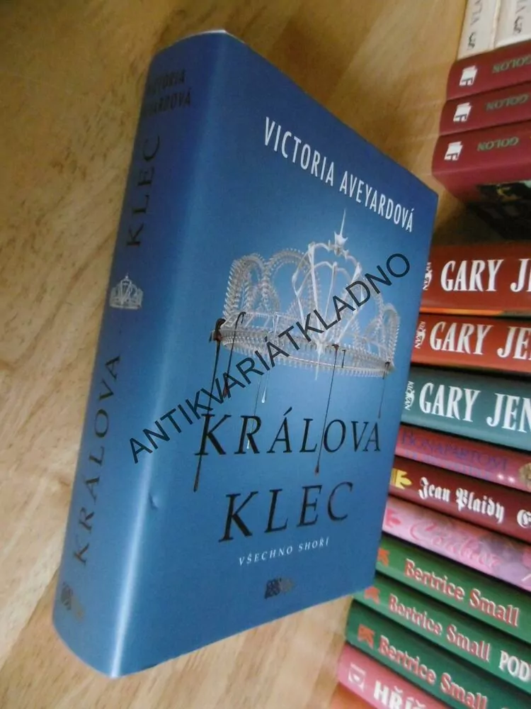 KRÁLOVA KLEC, VICTORIA AVEYARDOVÁ, VŠECHNO SHOŘÍ