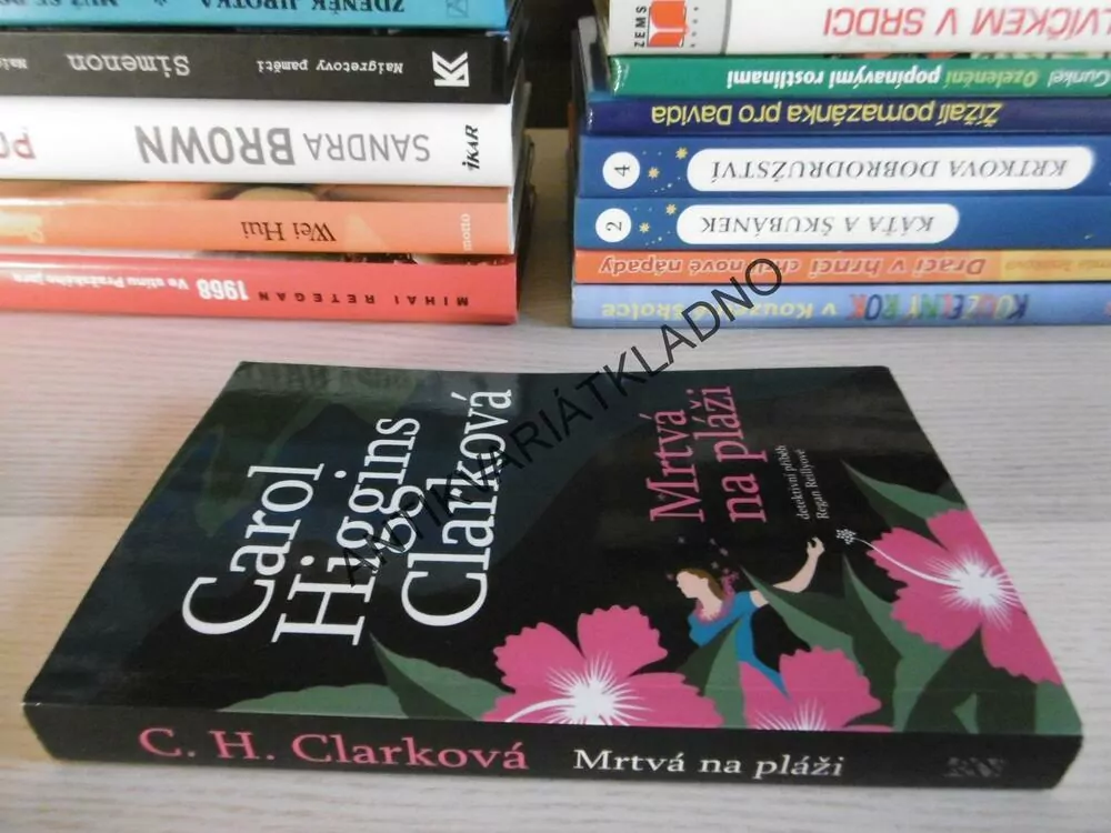 MRTVÁ NA PLÁŽI, CAROL HIGGINS CLARK, **an