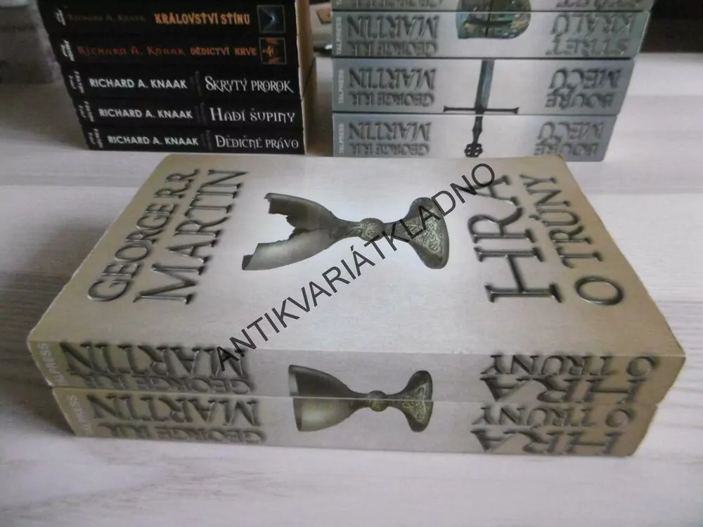 HRA O TRŮNY, KNIHA PRVNÍ, PÍSEŇ LEDU A OHNĚ, GEORGE R.R.MARTIN, **an
