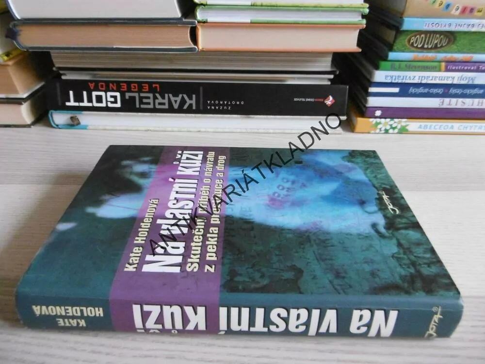 NA VLASTNÍ KŮŽI, KATE HOLDENOVÁ, DROGY, **an