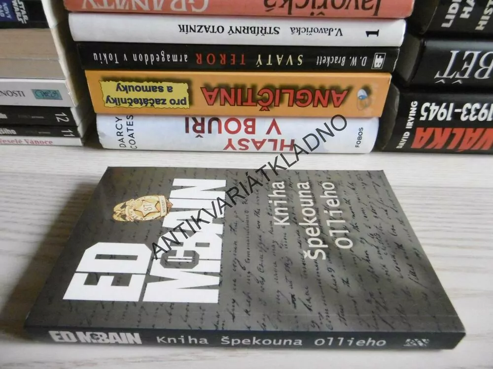KNIHA ŠPEKOUNA OLLIEHO, ED MCBAIN, **an