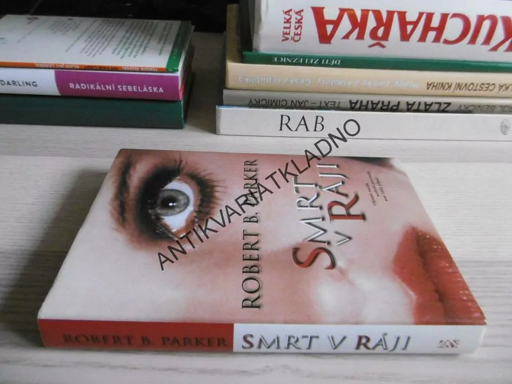 SMRT V RÁJI, ROBERT B. PARKER, **an