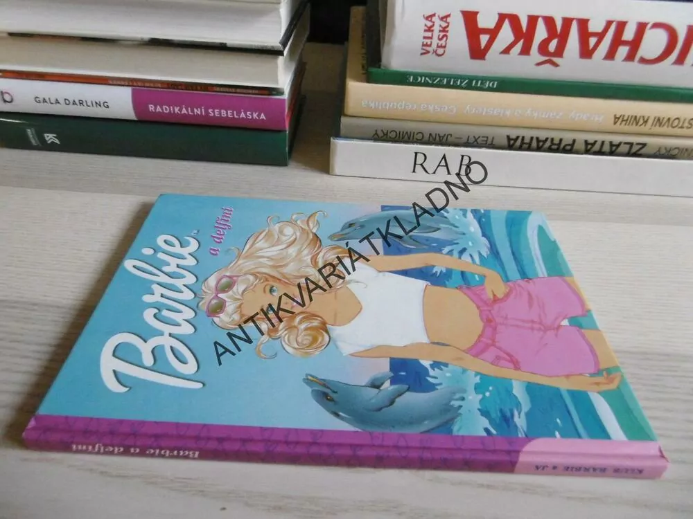 BARBIE A DELFÍNI, KLUB BARBIE A JÁ, **an