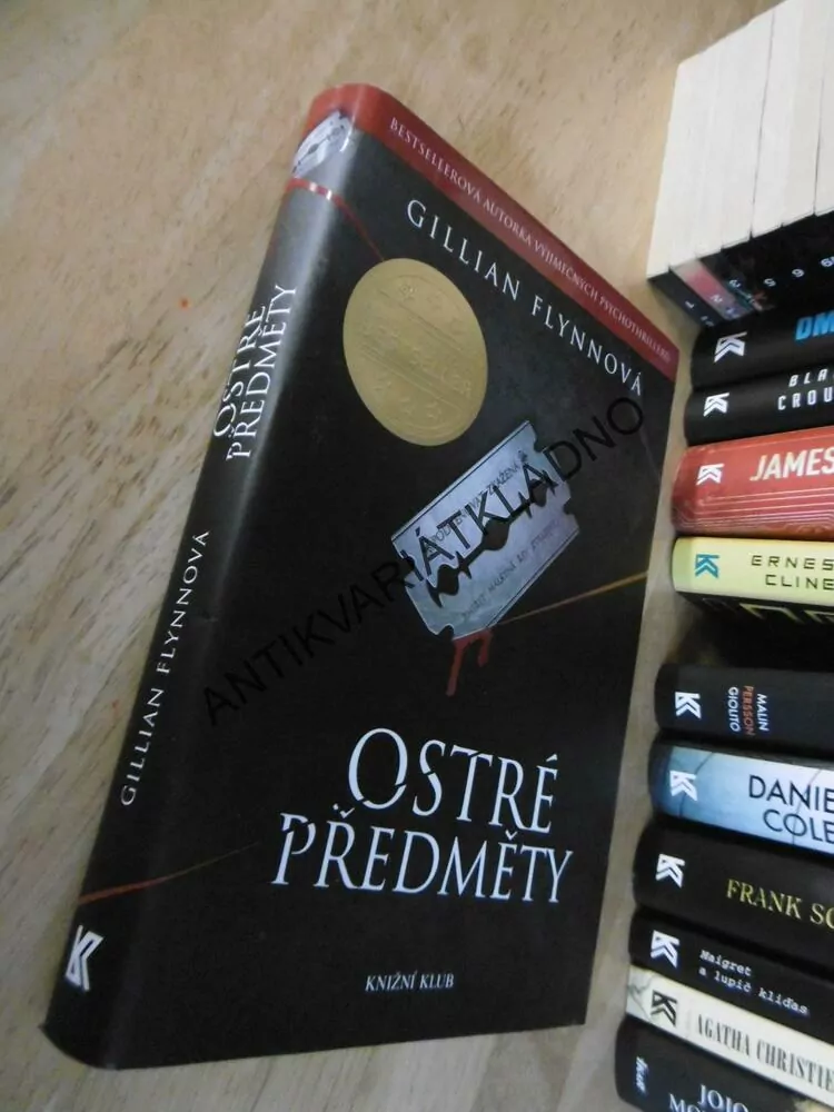 OSTRÉ PŘEDMĚTY, GILLIAN FLYNNOVÁ, FLYNN, BESTSELLER, **an