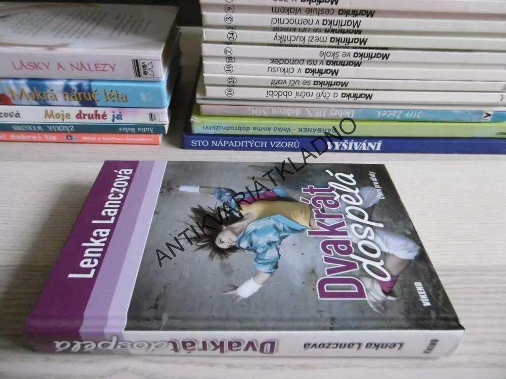 DVAKRÁT DOSPĚLÁ, LENKA LANCZOVÁ, **an