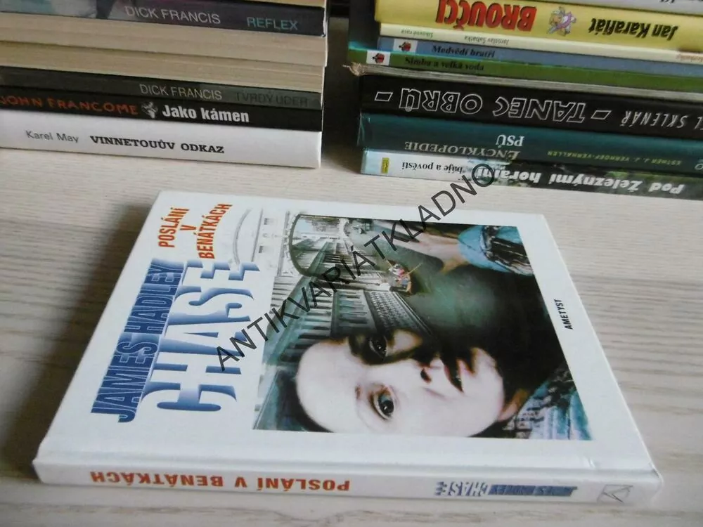 POSLÁNÍ V BENÁTKÁCH, JAMES HADLEY CHASE,**an
