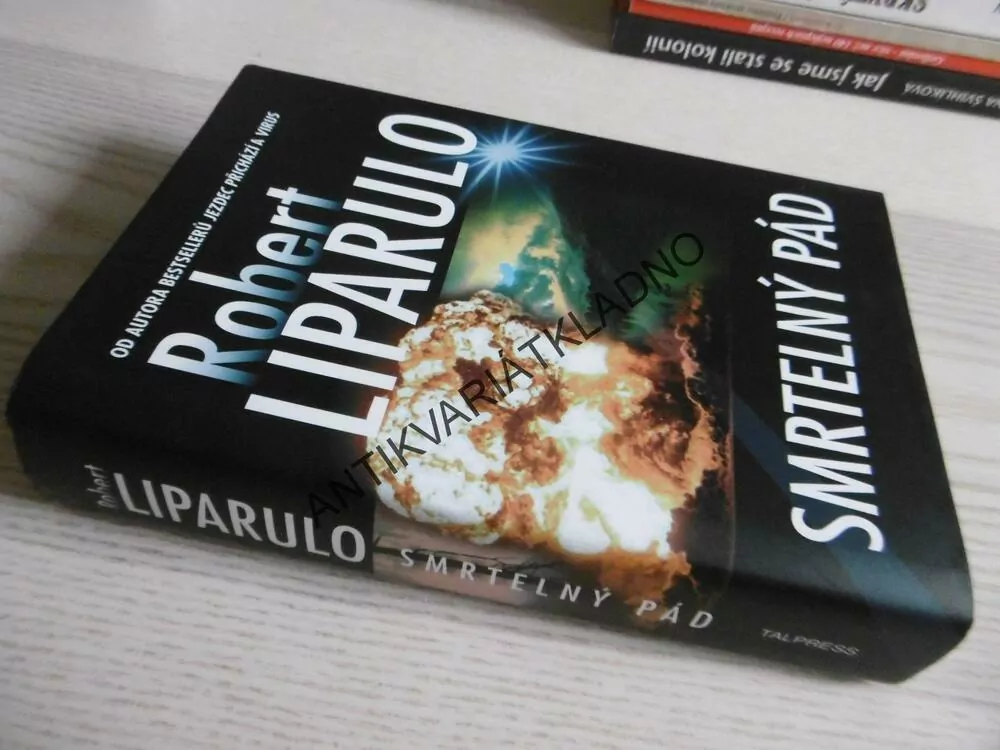 SMRTELNÝ PÁD, ROBERT LIPARULO, **an