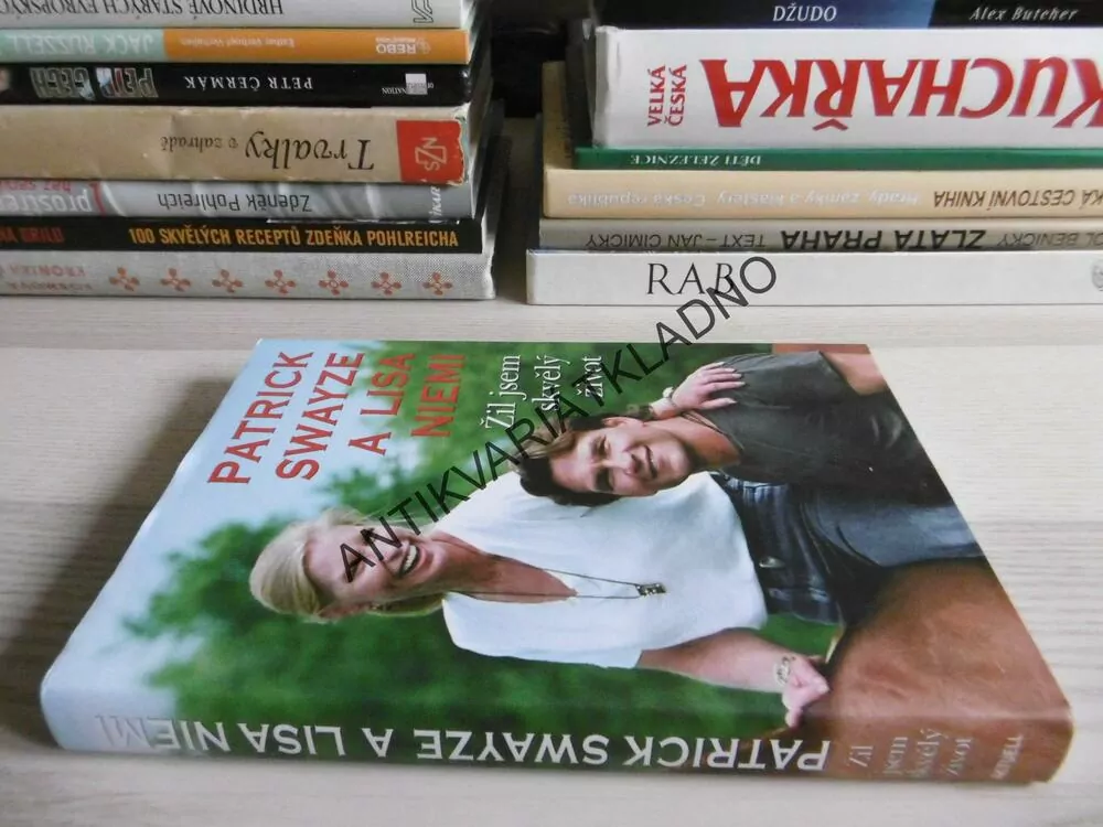 ŽIL JSEM SKVĚLÝ ŽIVOT, PATRICK SWAYZE A LISA NIEMI, **an