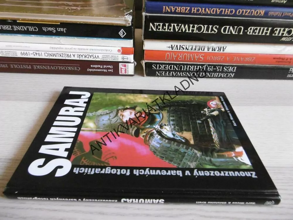 SAMURAJ, ZNOVUZROZENÝ V BAREVNÝCH FOTOGRAFIÍCH, KURE MICUO, GHISLAINE KRUIT, **an