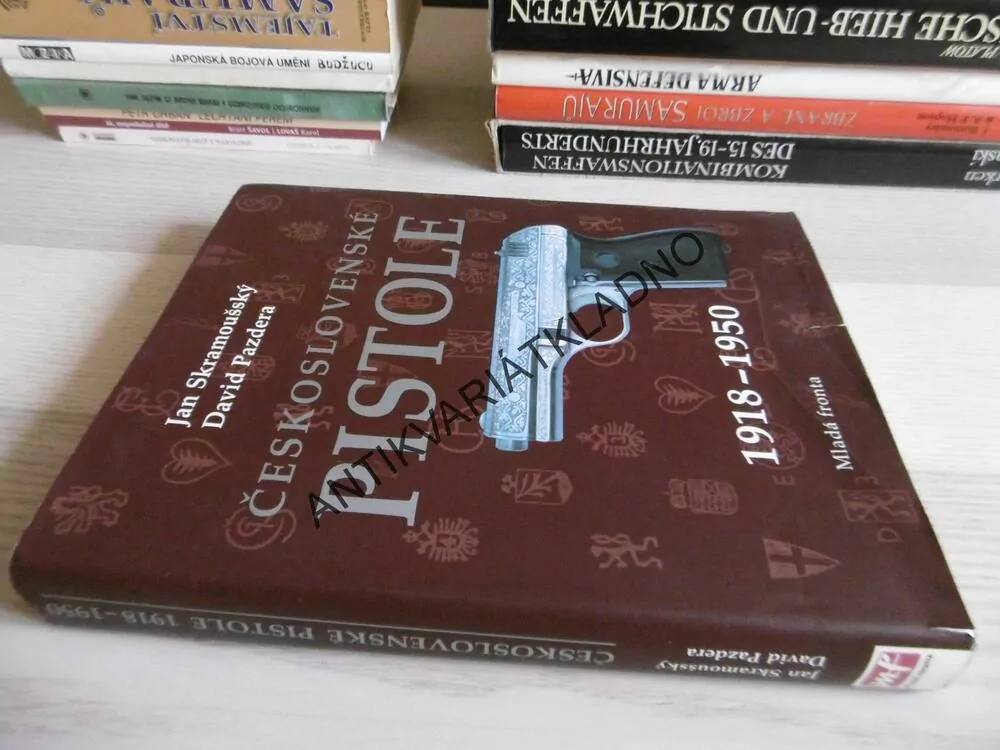 ČESKOSLOVENSKÉ PISTOLE 1918-1950, JAN SKRAMOUŠSKÝ, DAVID PAZDERA
