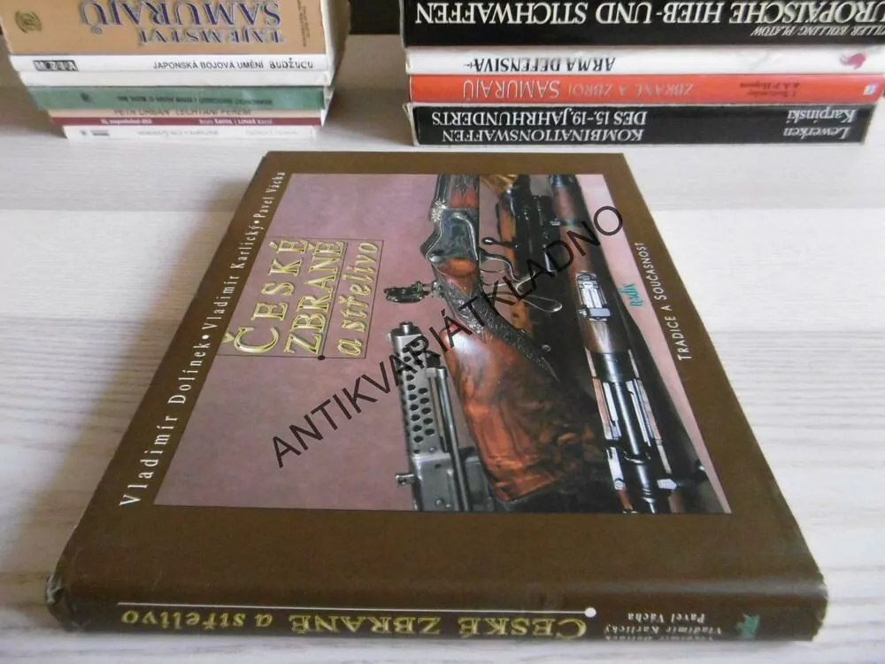 ČESKÉ ZBRANĚ A STŘELIVO, VLADIMÍR DOLÍNEK, VLADIMÍR KARLICKÝ, PAVEL VÁCHA, **an