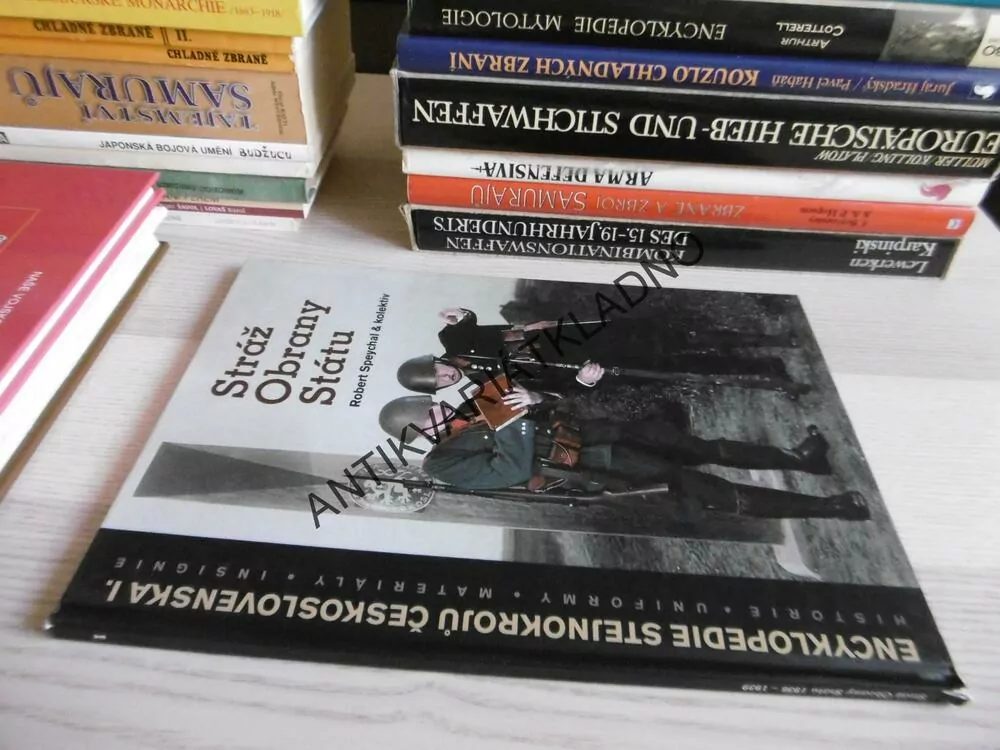 STRÁŽ OBRANY STÁTU, ENCYKLOPEDIE SKEJNOKROJŮ ČESKOSLOVENSKA I., ROBERT SPEYCHAL A KOLEKTIV
