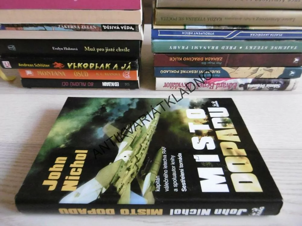 MÍSTO DOPADU, JOHN NICHOL, **an