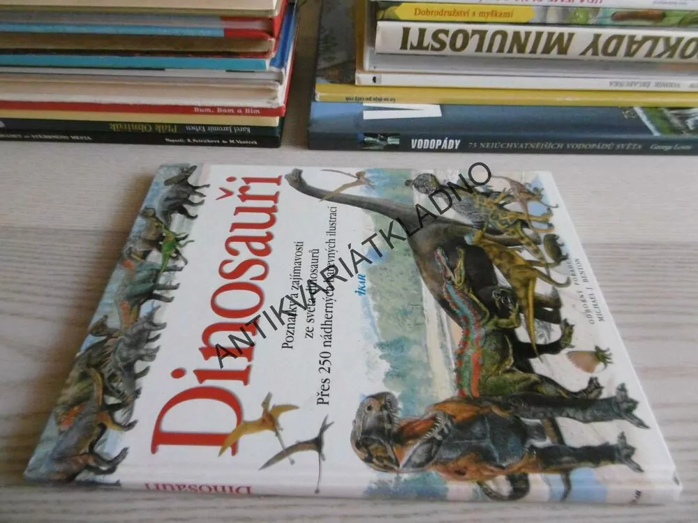 DINOSAUŘI, MICHAEL J. BENTON,  **an