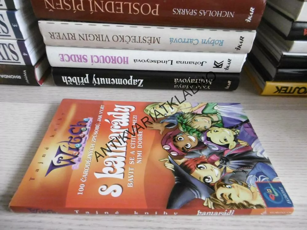 TAJNÉ KNIHY WITCH S KAMARÁDY