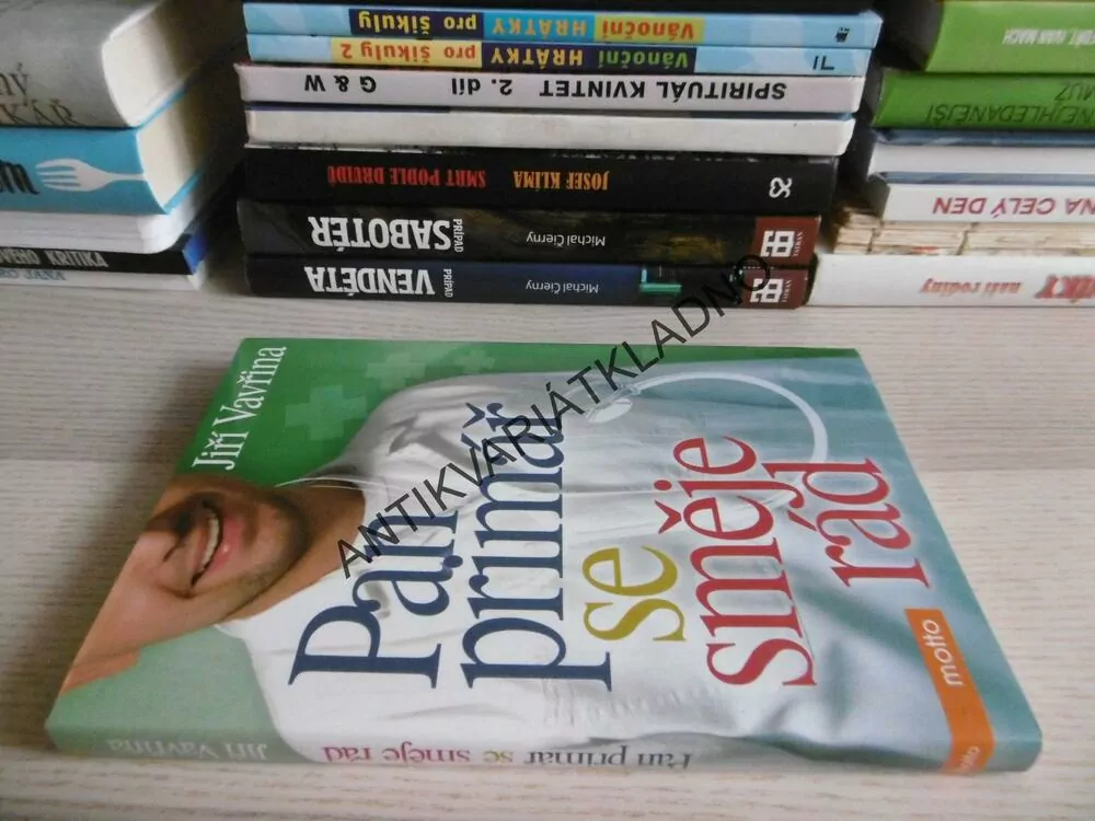 PAN PRIMÁŘ SE SMĚJE RÁD, JIŘÍ VAVŘINA, **an