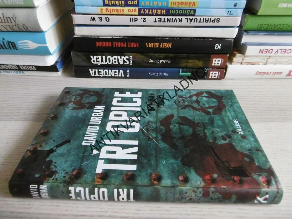 TŘI OPICE, DAVID URBAN, **an
