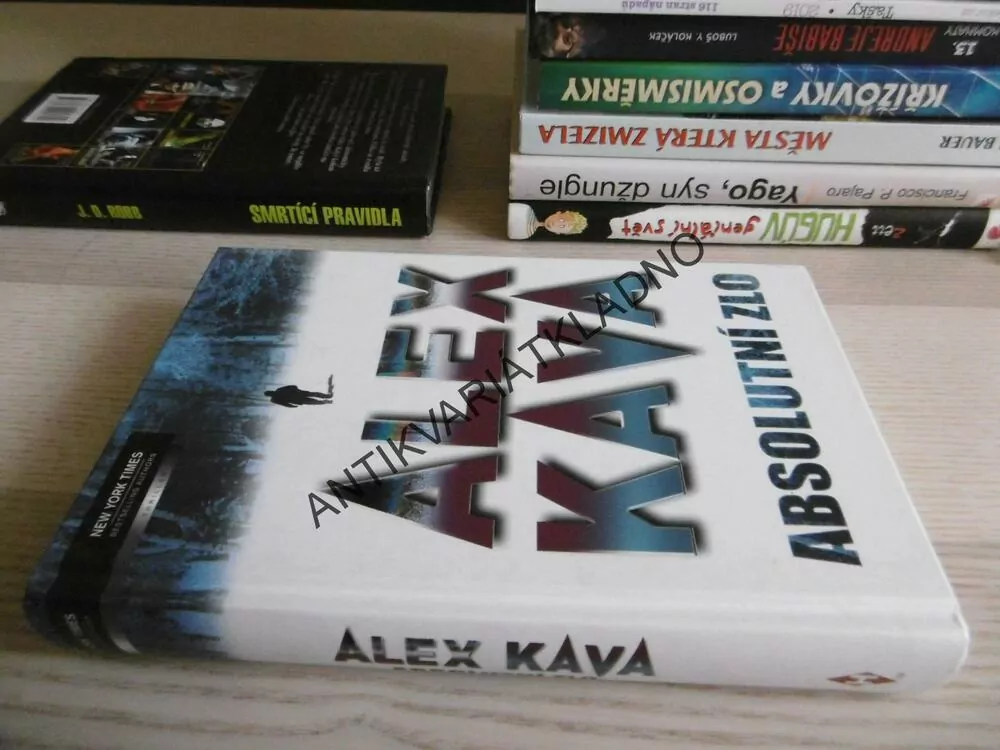 ABSOLUTNÍ ZLO, ALEX KAVA, **an