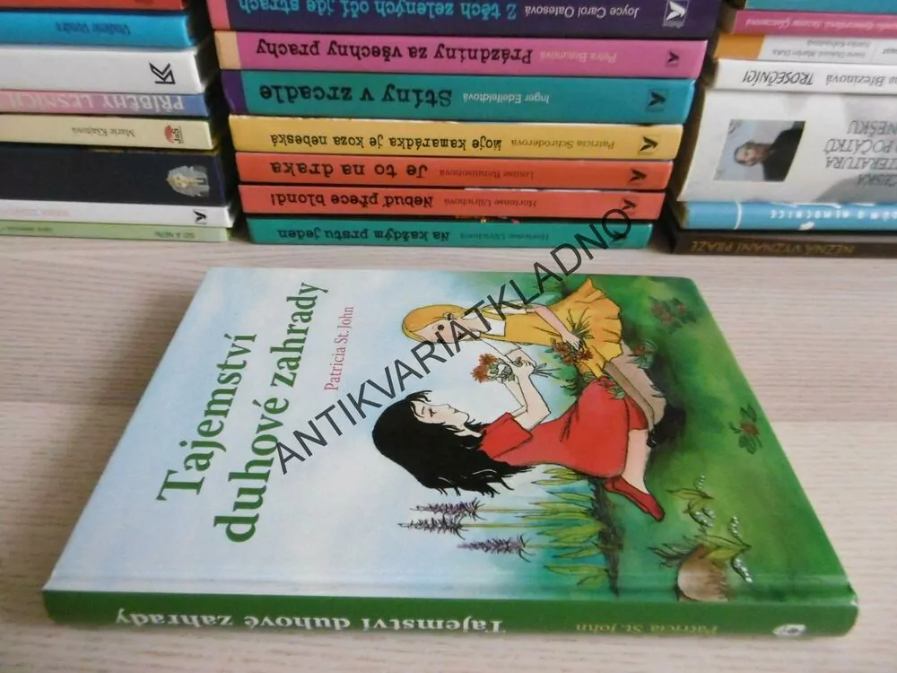 TAJEMSTVÍ DUHOVÉ ZAHRADY, PATRICIA ST. JOHN, **an