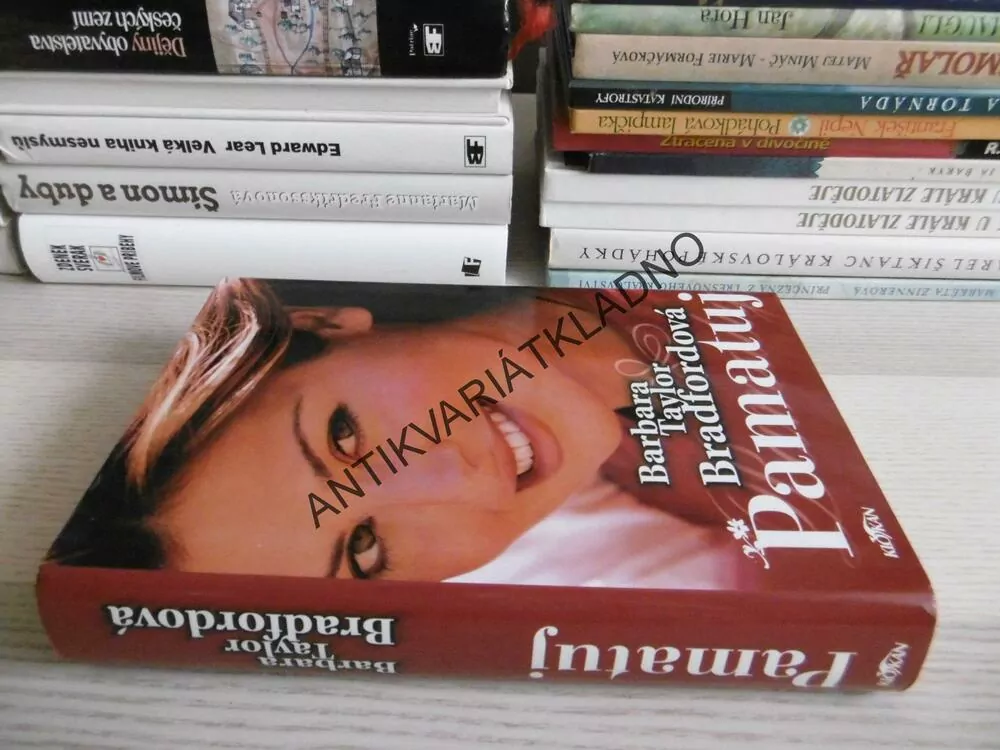 PAMATUJ, BARBARA TAYLOR BRADFORDOVÁ, **an