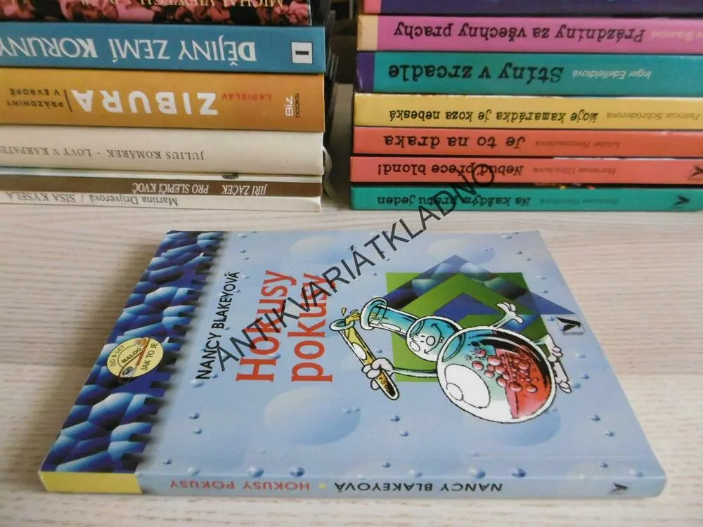 HOKUSY POKUSY, NANCY BLAKEYOVÁ, **an