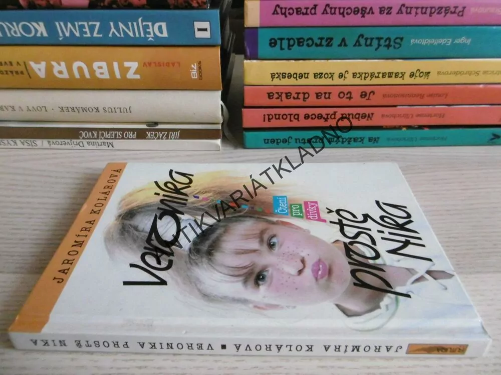 VERONIKA PROSTĚ NIKA, JAROMÍRA KOLÁROVÁ, **an