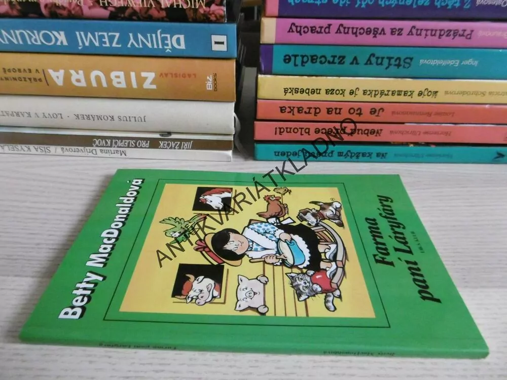 FARMA PANÍ LÁRYFÁRY, BETTY MACDONALDOVÁ, **an