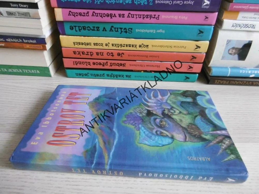 OSTROV TET, EVA IBBOTSONOVÁ, **an