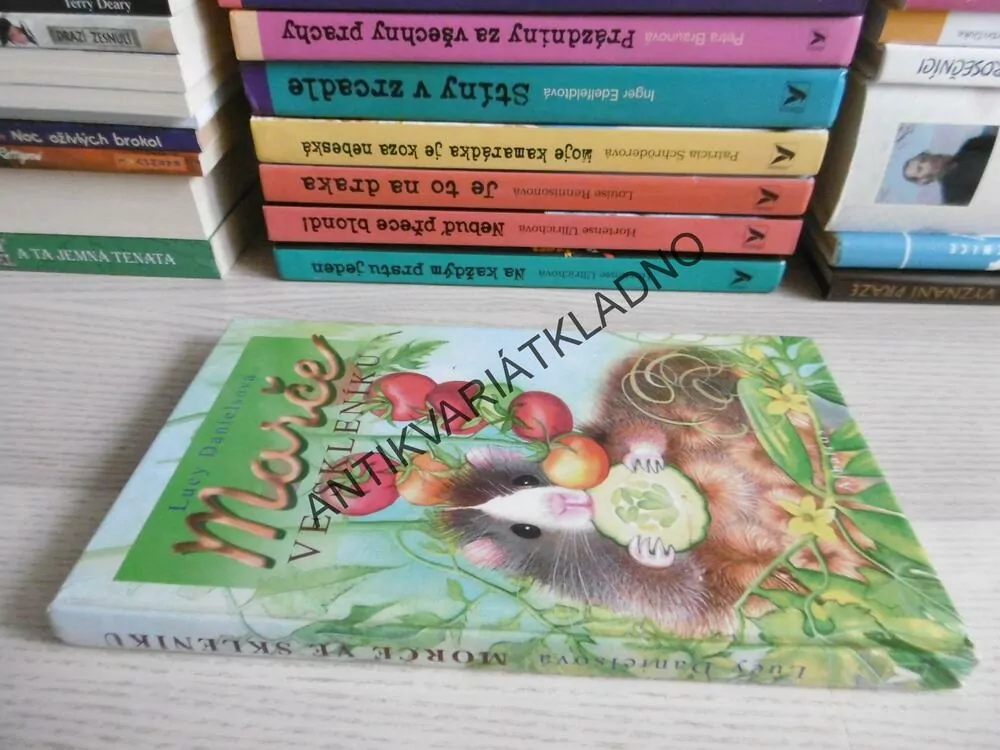 MORČE VE SKLENÍKU, LUCY DANIELSOVÁ, **an