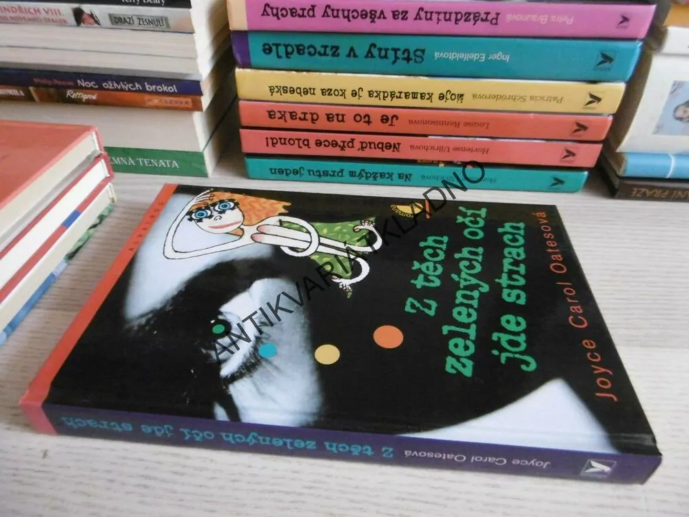Z TĚCH ZELENÝCH OČÍ JDE STRACH, JOYCE CAROL OATESOVÁ, **an